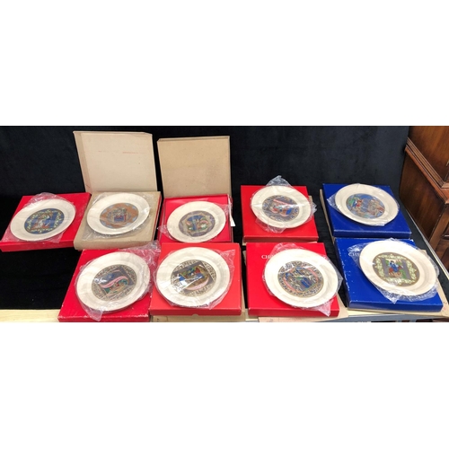 3261 - 9 Hornsea Christmas plates, all boxed