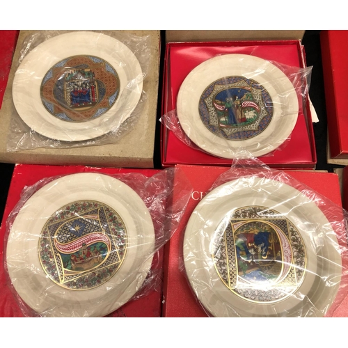 3261 - 9 Hornsea Christmas plates, all boxed