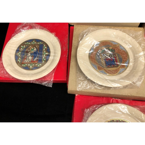 3261 - 9 Hornsea Christmas plates, all boxed