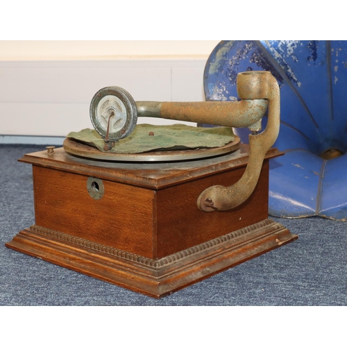 530 - An oak table-top gramophone with blue painted horn and scallop rim, on square base (no key), 64cm hi... 