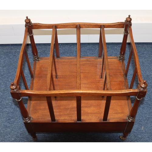 690 - A reproduction mahogany 4-sectioned Canterbury with 1 end drawer and drop handles, on turned legs wi... 