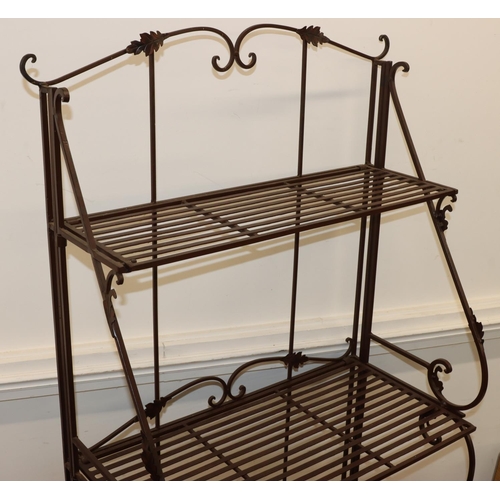 721 - A modern wrought iron collapsible 4-tier open bookcase with scroll supports, 77.5cm wide, 39cm deep,... 