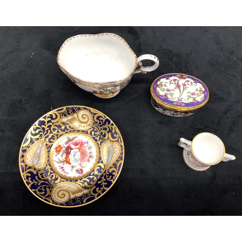 3303 - A Royal Crown Derby miniature loving cup 