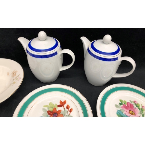 3321 - A pair of hand painted blue and white coffee pots, 19.5cm high, a set of 6 Royal Doulton Vogue patte... 