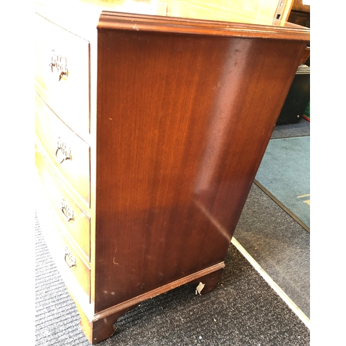 3324 - A reproduction mahogany bow fronted chest of drawers, 75cm wide, 50cm deep, 84cm high.