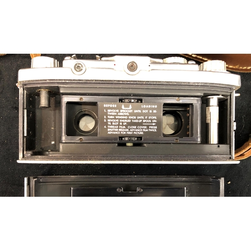 3338 - A Revere Stereo 33 Camera serial no. V- 13673 in brown leather case, a Welmy 6 camera, a Miranda MS-... 