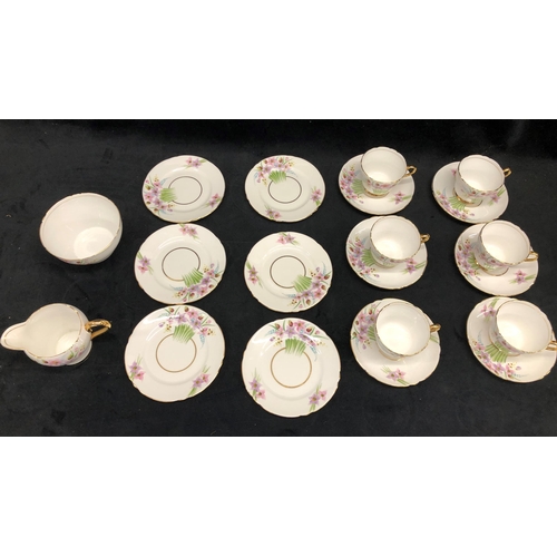 3371 - A china tea service with floral pattern, 6 cups, 6 saucers, 6 small plates, bowl and jug.