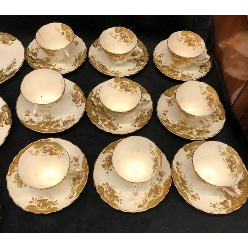 3372 - A china tea service with floral and gilt pattern, 9 cups, 9 saucers, 10 small plates, 2 cake plates,... 