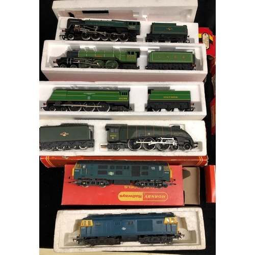 3274 - Hornby OO gauge - Flying Scotsman locomotive and LNER tender, boxed, a Hornby 00 gauge 9F 2-10-0 Loc... 