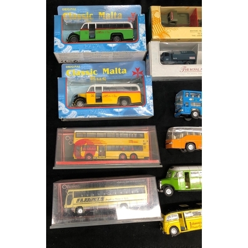 3281 - A Limited Edition Corgi The Hardings Coach No. 2850, an Editions Atlas Collections Multiple Gun Moto... 