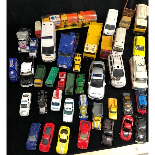 3283 - A large quantity of various loose toy and model cars, military vehicles etc.