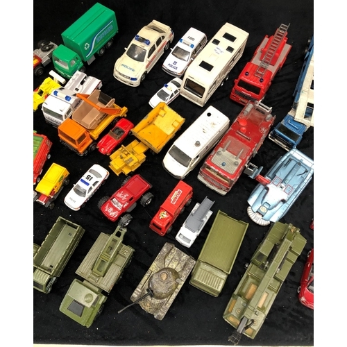 3283 - A large quantity of various loose toy and model cars, military vehicles etc.