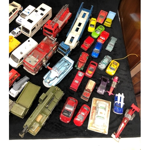 3283 - A large quantity of various loose toy and model cars, military vehicles etc.