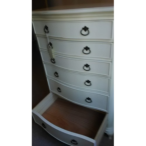 3557 - A Willis & Gambier white painted chest of drawers with 6 drawers and pull handles, 85cm wide, 54cm d... 