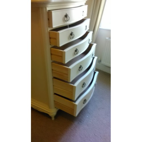 3557 - A Willis & Gambier white painted chest of drawers with 6 drawers and pull handles, 85cm wide, 54cm d... 