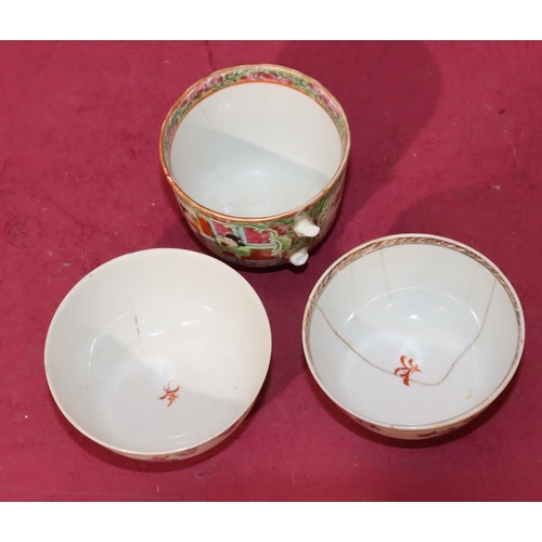 85 - 2 18th Century Newhall style tea bowls and 3 other tea bowls (cracked and chipped), 2 cups (both a/f... 