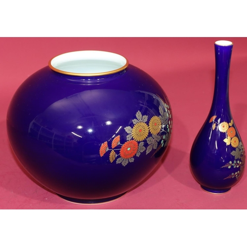 31 - An Oriental 20th Century round bulbous thin necked vase on royal blue ground with coloured floral, l... 