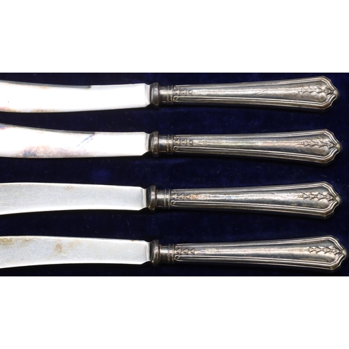 268 - A set of 6 Sheffield silver handled butter knives in fitted black leather case