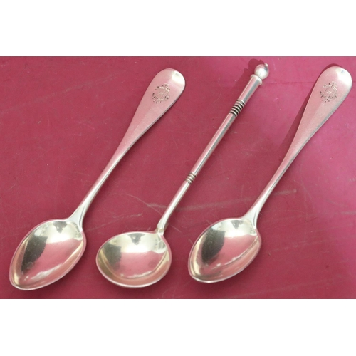 281 - A Russian silver caviar spoon with turned handle and a pair of Russian silver teaspoons, 3oz