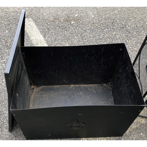 4012 - A black metallic log box with lid, 55 x 34.5 x 36cm, 2 black metallic fire guards, tallest 61cm high... 