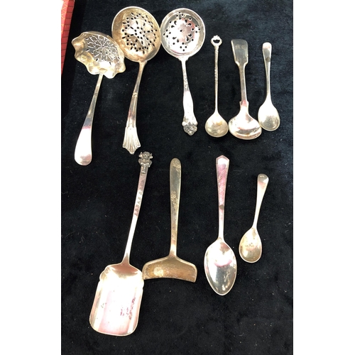 4047 - A plated 2 branch 3 light candlestick 25.5 cm high, 11 plated coffee bean spoons, boxed and a quanti... 