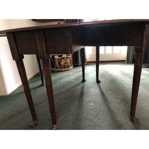 4101 - A good quality gateleg table with drop down leaves, oval top, 154.5cm wide, 1116cm wide (fully opene... 