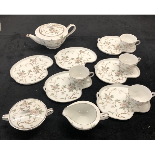 4121 - A Noritake China tea set Chatham 5502, teapot, jug, sugar bowl with lid, 6 saucers, 4 cups.