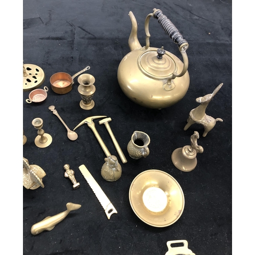 4125 - A quantity of mixed brass including a teapot, small animal ornaments, bell, candlestick etc.