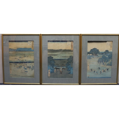 142 - A set of 3 Oriental wood block prints depicting various workers, 32.5cm x 22cm, all in gilt frames