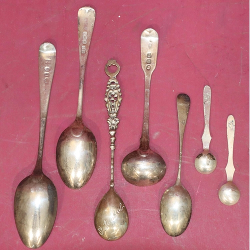 224 - A Georgian silver teaspoon, a Georgian silver salt spoon and 5 various other silver spoons, 2.1 oz (... 