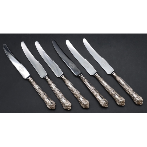 230 - A set of 6 Sheffield silver handled King's pattern butter knives in fitted black leather case