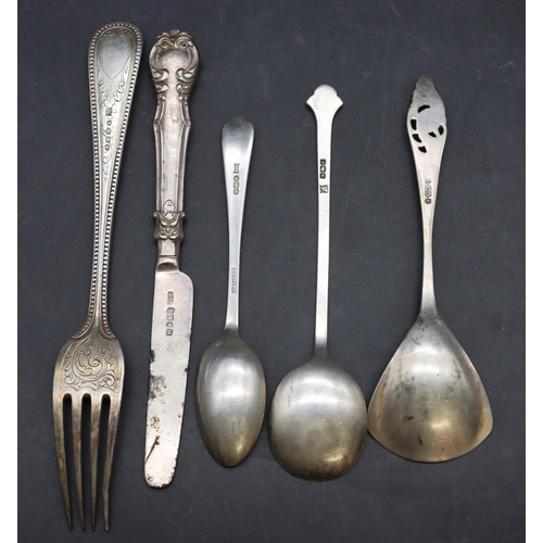 231 - A Victorian London silver fork, a 900 silver coloured metal jam spoon, 2 silver teaspoons and a butt... 