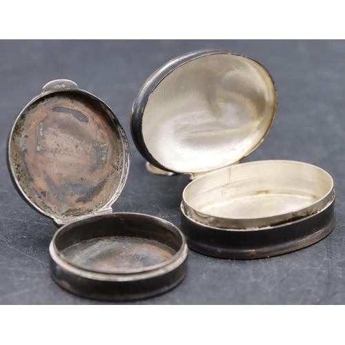 235 - A 925 silver pill box with raised rabbit motif and hinged lid and a silver circular pill box with hi... 