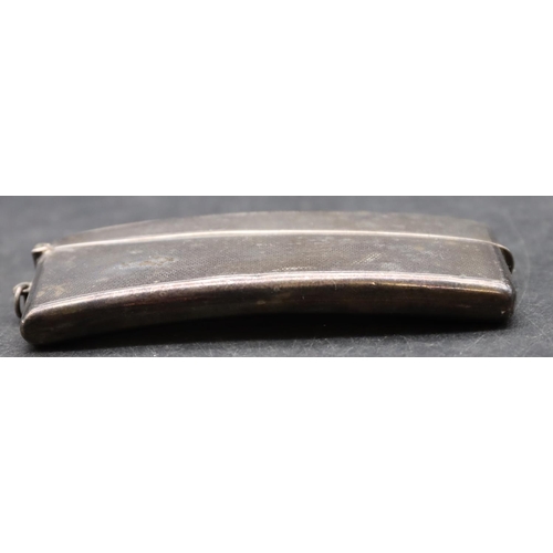 237 - A London silver concaved shaped card case with hinged top and engine turned decoration, 1.3oz 9cm lo... 