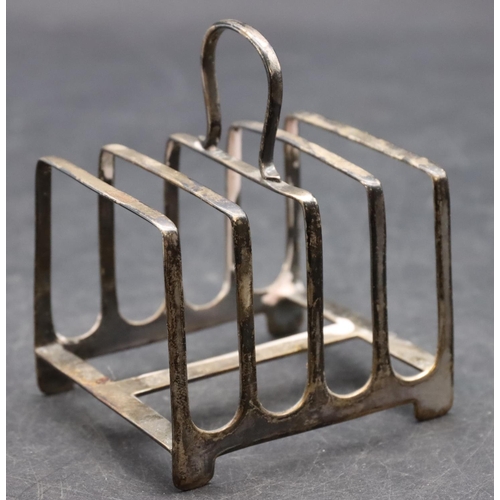 238 - A Sheffield silver 5-bar toast rack with centre carrying handle, 2.4oz