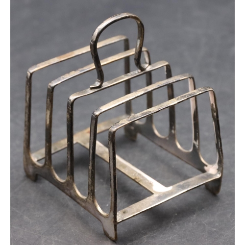 238 - A Sheffield silver 5-bar toast rack with centre carrying handle, 2.4oz