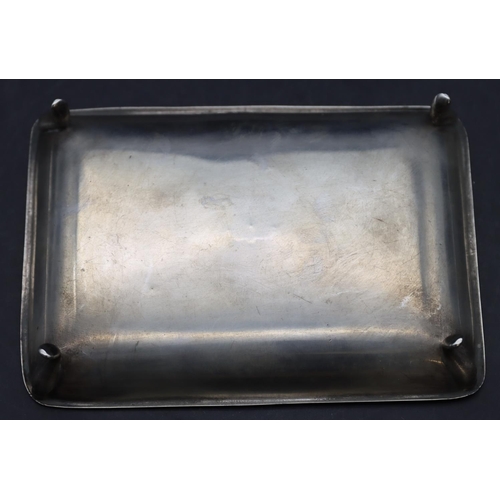 262 - A Birmingham silver small rectangular shaped dish on 4 splayed feet, 10.2cm wide, 1.5 oz