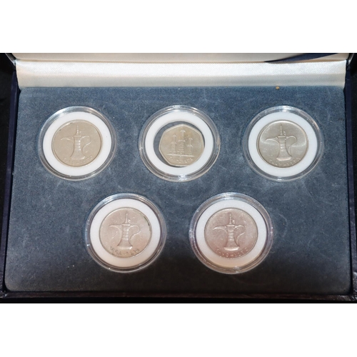 538 - 5 Statehood Quarter Dollars special edition coins in fitted blue leather case and a small quantity o... 