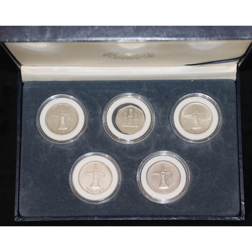 538 - 5 Statehood Quarter Dollars special edition coins in fitted blue leather case and a small quantity o... 