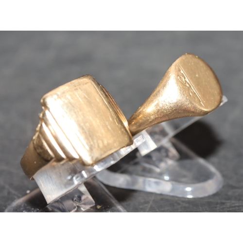 555 - 2 9ct gold gentlemen's signet rings, Size L and L/M, 6 grams (2)