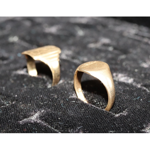 555 - 2 9ct gold gentlemen's signet rings, Size L and L/M, 6 grams (2)