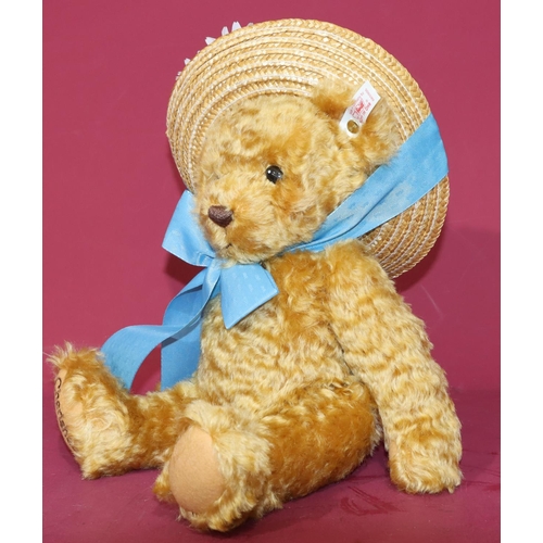 612 - A modern Steiff teddy bear 