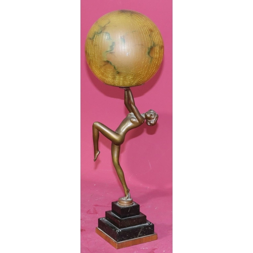 627 - An Art Deco bronze table lamp in the form of a standing female nude holding a circular shade on a sq... 