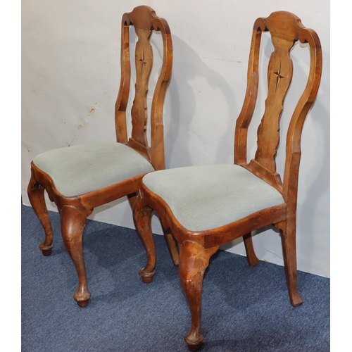 753 - A pair of walnut Queen Anne style single chairs with splat backs and inlaid star motifs, pale velvet... 