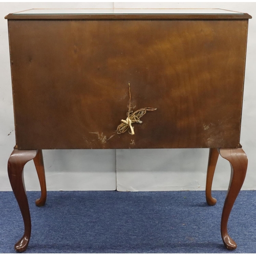 759 - A reproduction burr walnut cocktail cabinet with glass top, 2 panel doors on cabriole legs, 95cm wid... 