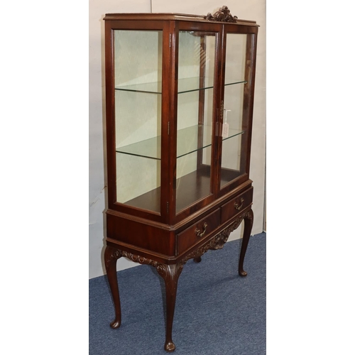 760 - A reproduction mahogany display cabinet with 2 glass panel doors, with sides enclosing glass shelves... 