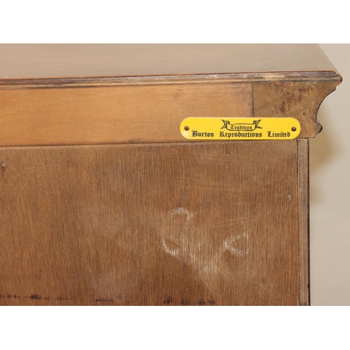 763 - A reproduction chest of drawers with 2 short and 4 long graduated drawers below with drop brass hand... 