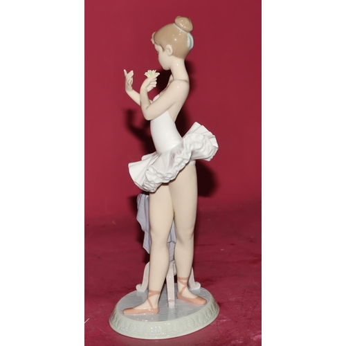 90 - A Lladro ballerina figure 