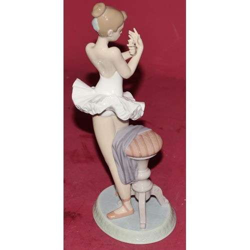 90 - A Lladro ballerina figure 