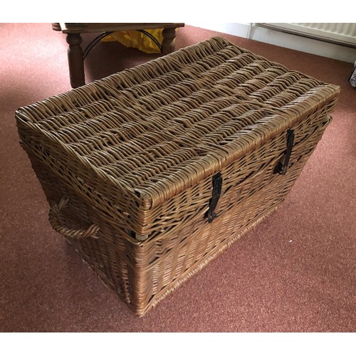 4252 - A large wicker laundry basket with hinged lid, 2 handles, black metallic lock, 89cm wide, 49cm deep,... 